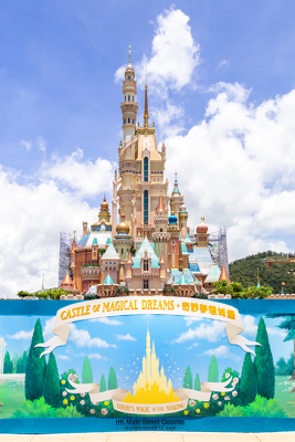 HKMSG_Hong_Kong_Disneyland_Castle_of_Magical_Dreams_New_Hoarding_1.png