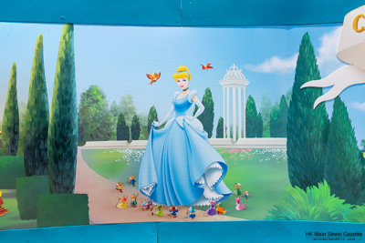HKMSG_Hong_Kong_Disneyland_Castle_of_Magical_Dreams_New_Hoarding_9.png